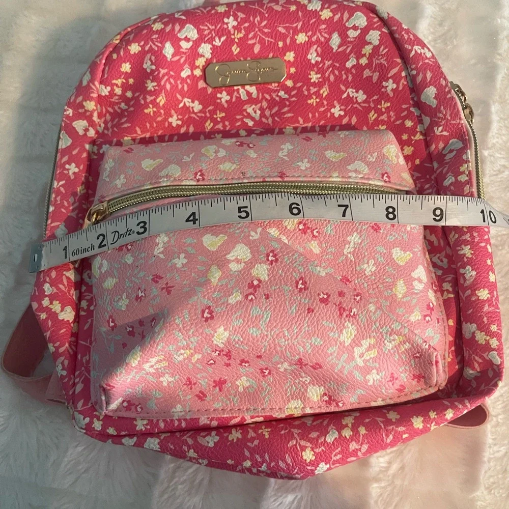 Jessica Simpson charming pink